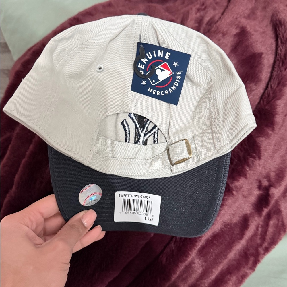 NWT Genuine Merchandise NY Yankees Gray and Navy Cap Baseball Athleisure Dad Hat - Picture 2 of 2